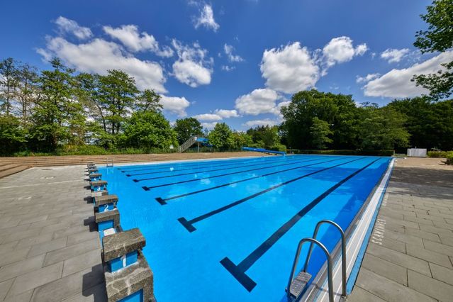 Bild 1 von Bäderland Sommerfreibad Osdorfer Born Partnergalerie