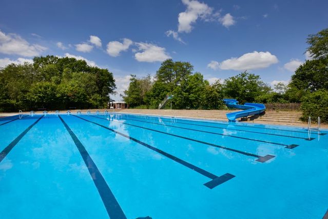 Bild 3 von Bäderland Sommerfreibad Osdorfer Born Partnergalerie