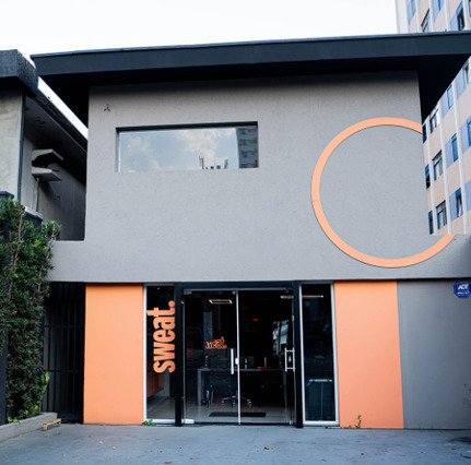 Imagem 1 da galeria do parceiro SWEAT 30 Min HIIT Fight