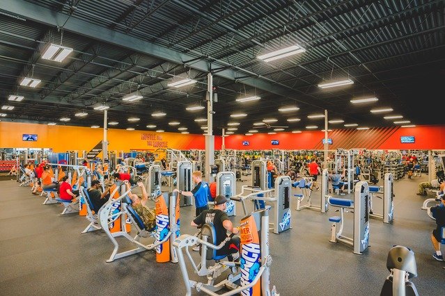 Crunch Fitness - Hales Corners