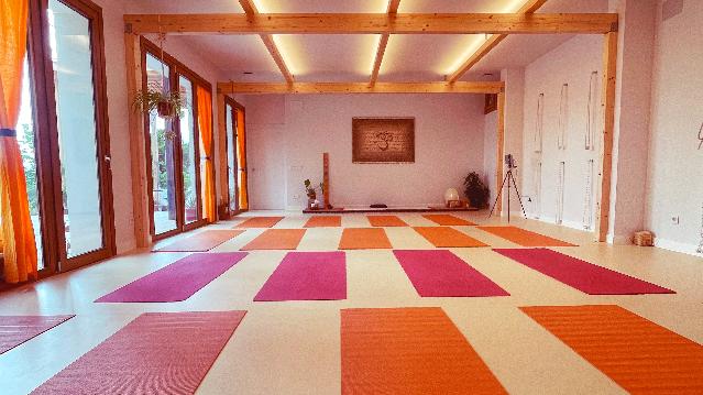 Imagen 1 de la galería del partner Escuela de Yoga Las Matas-Arantxa Villa Ema