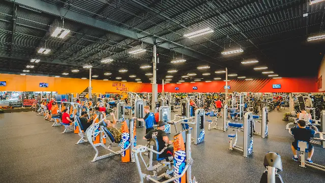Crunch Fitness - Frederick - Golden Mile